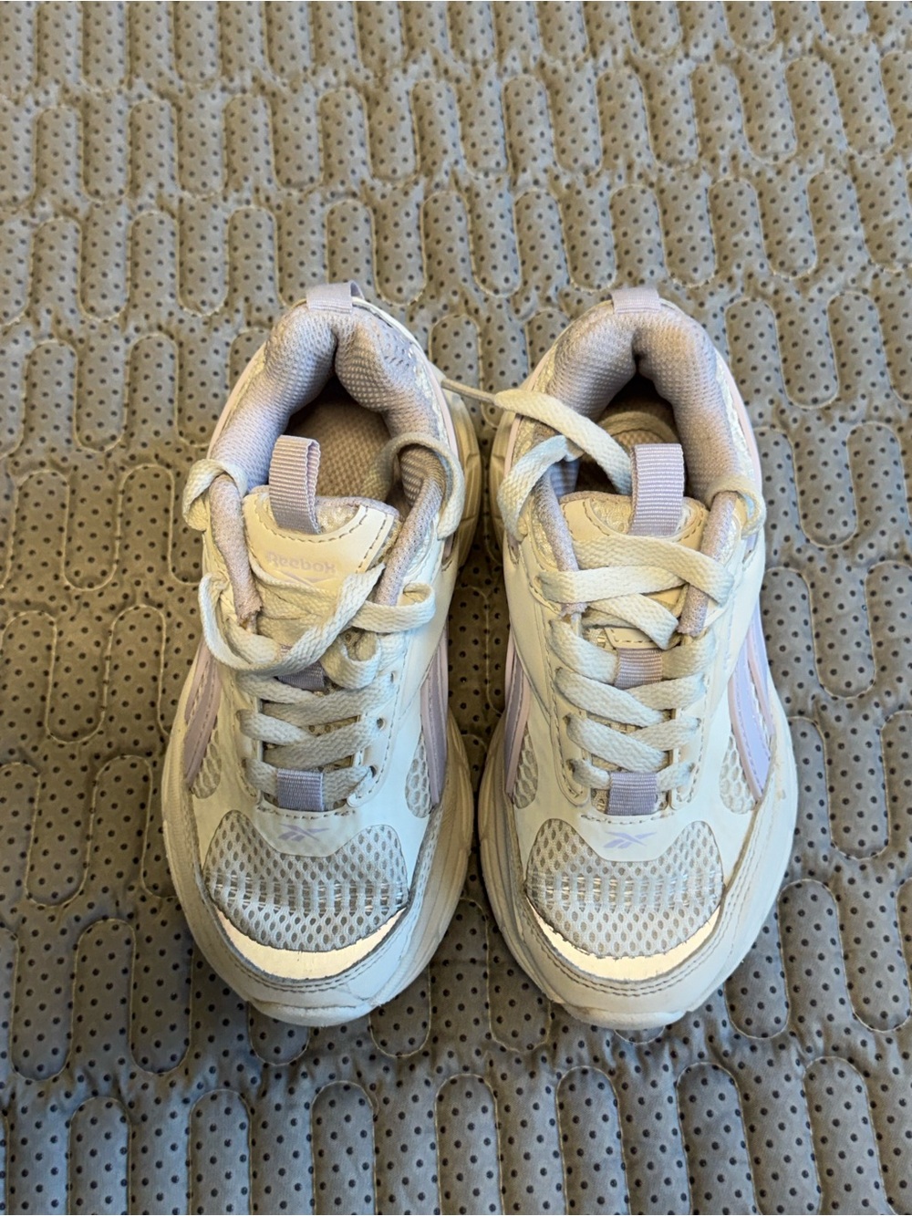 Reebok kid’s Chunky Sneaker in White and Lavender Accent - Picture 7 of 10